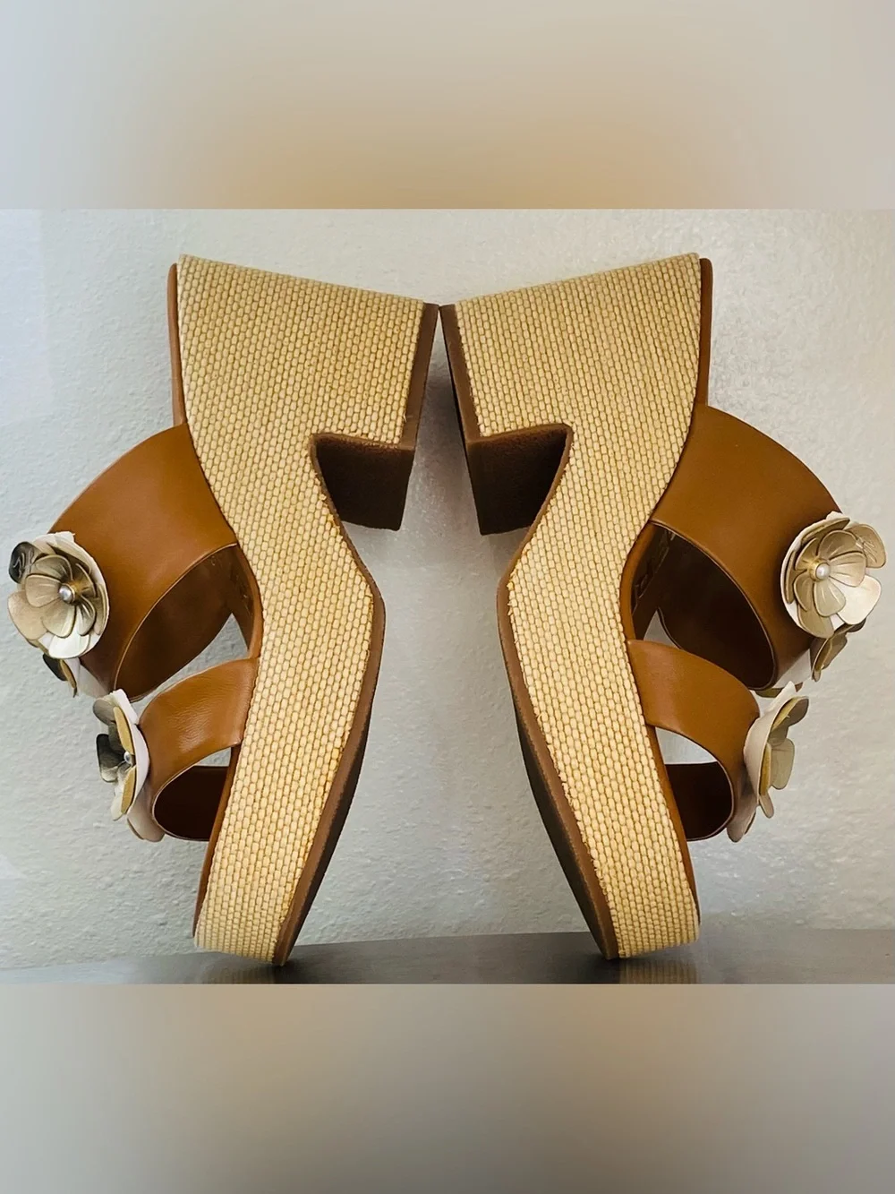 KARL LAGERFELD LEATHER AND RAFFIA PLATFORM SANDALS WITH GOLD METALLIC FLOWERS